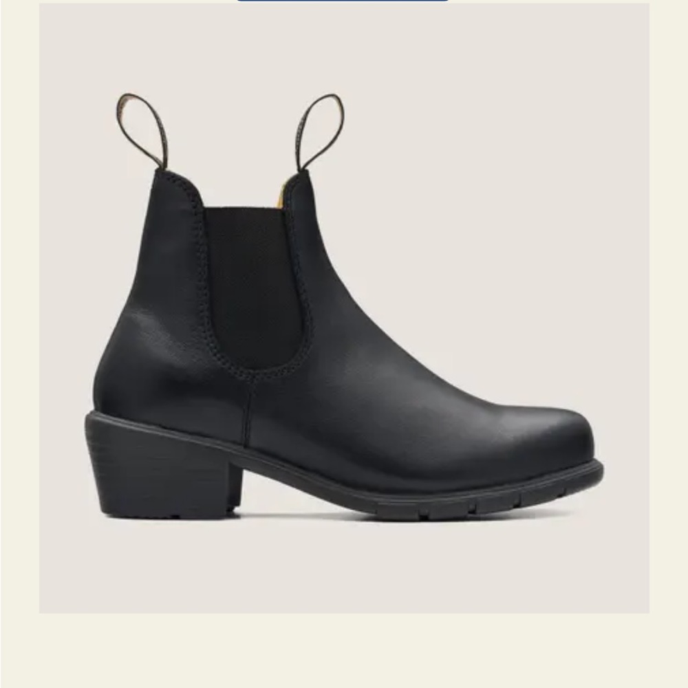 Excellent condition Women’s Blundstone size AUS 6, US 9 black leather